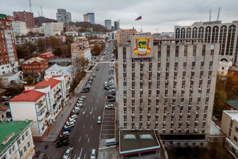 Прокуратура поймала мэрию Владивостока на нарушении: эпопея увольнения директора школы №28