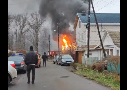 В Пензе страшный пожар на улице 1-й Офицерской ликвидировали 28 огнеборцев