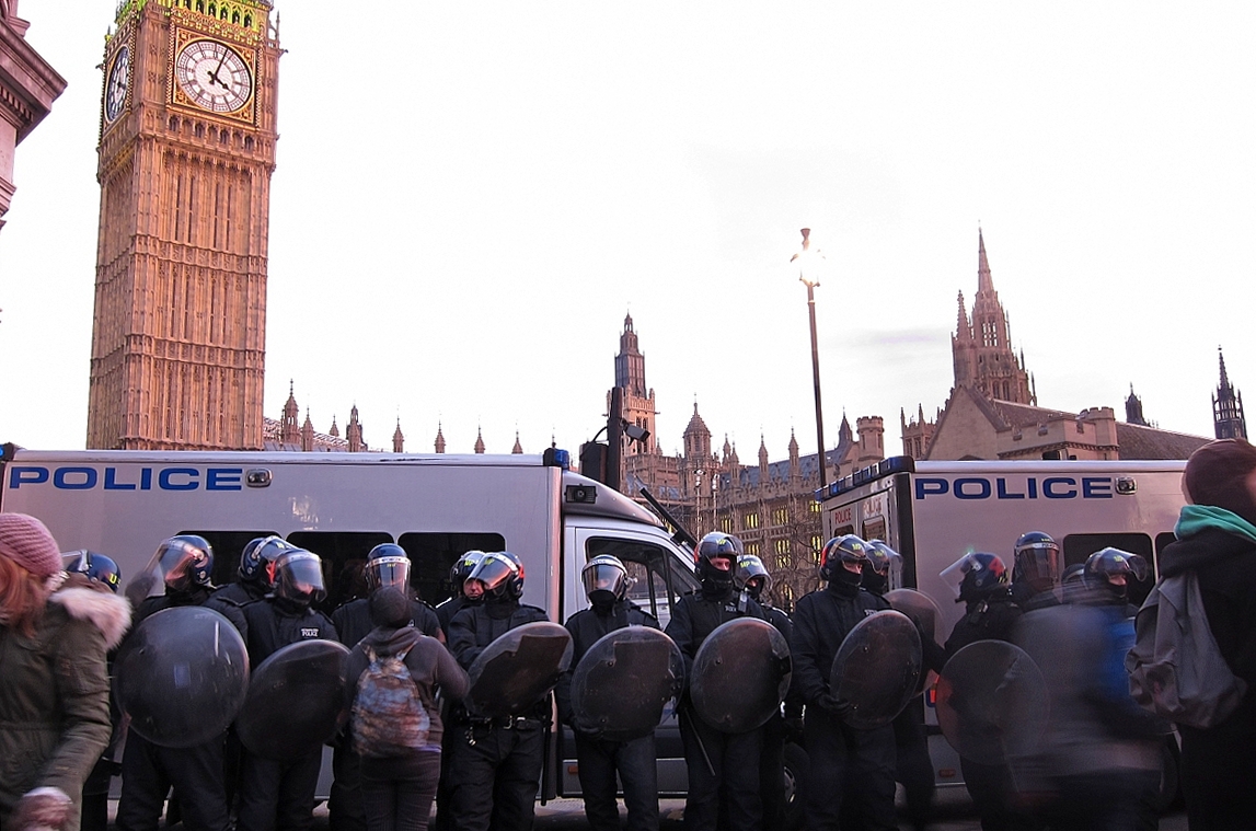 Полиция Лондона разогнала митинг против новых ограничений из-за COVID-19