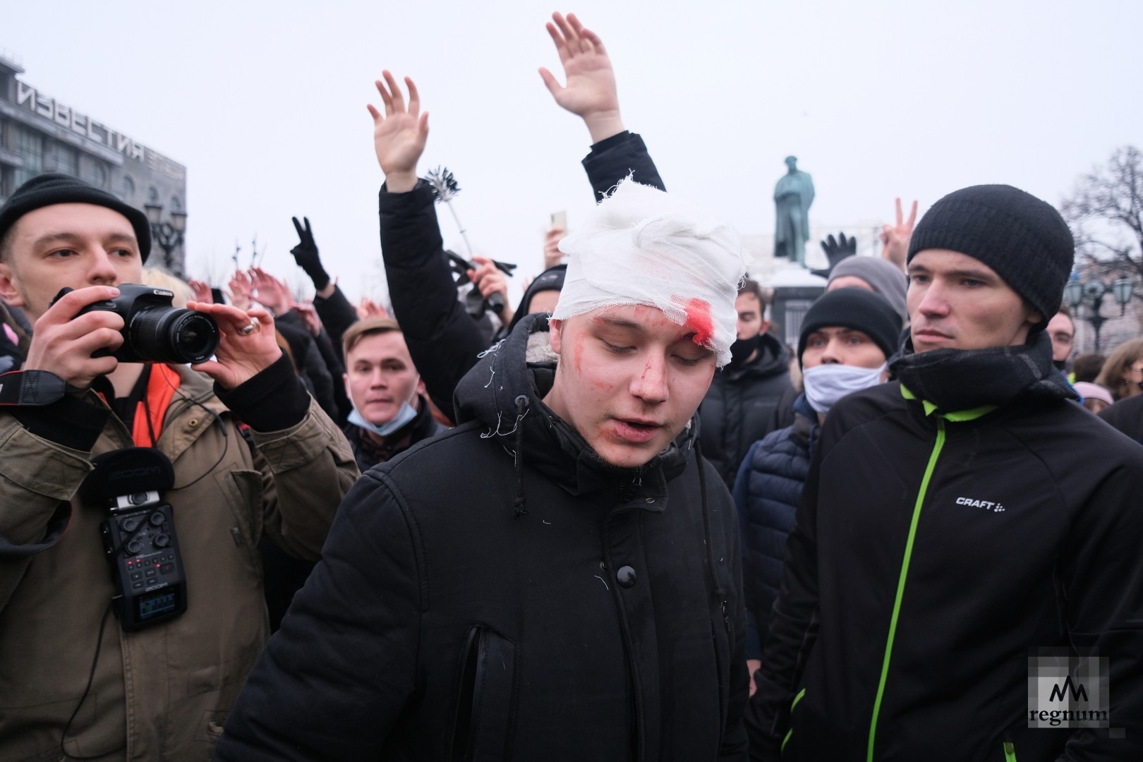 Володин осудил вовлечение детей в митинги и пообещал последствия