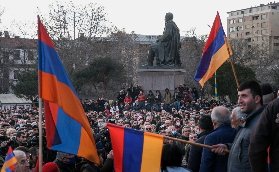 Оппозиция потребовала срочной встречи с президентом Армении