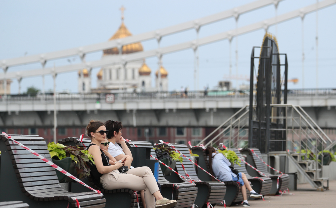 Власти Москвы запланировали минимизировать к лету ограничения по COVID-19