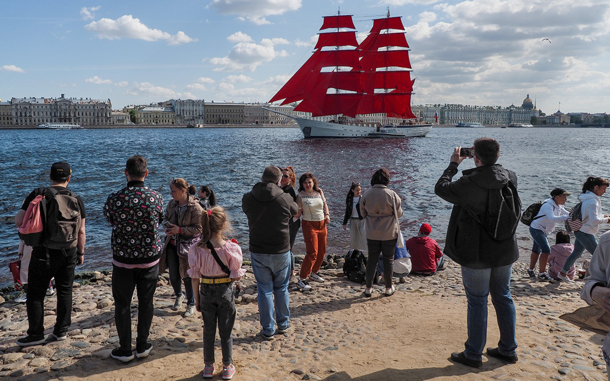 На время «Алых парусов» центр Петербурга закроют для торговли и пешеходов