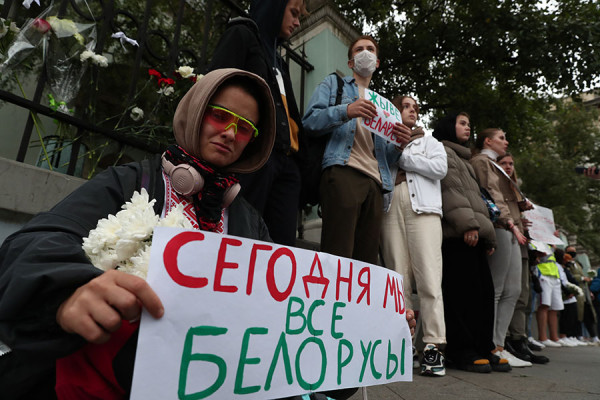 Пикеты у посольства Белоруссии в Москве. Фоторепортаж