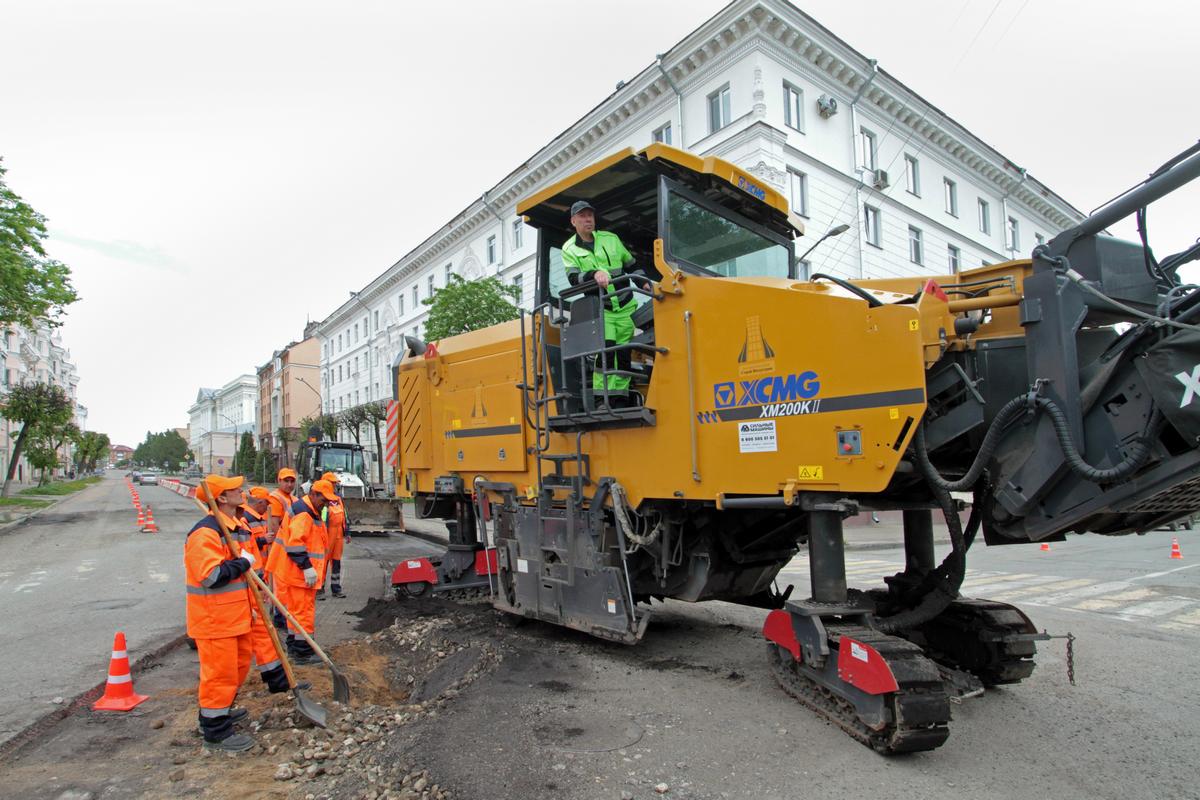 В Смоленске на ул.Пржевальского завершаются работы по снятию старого слоя асфальта