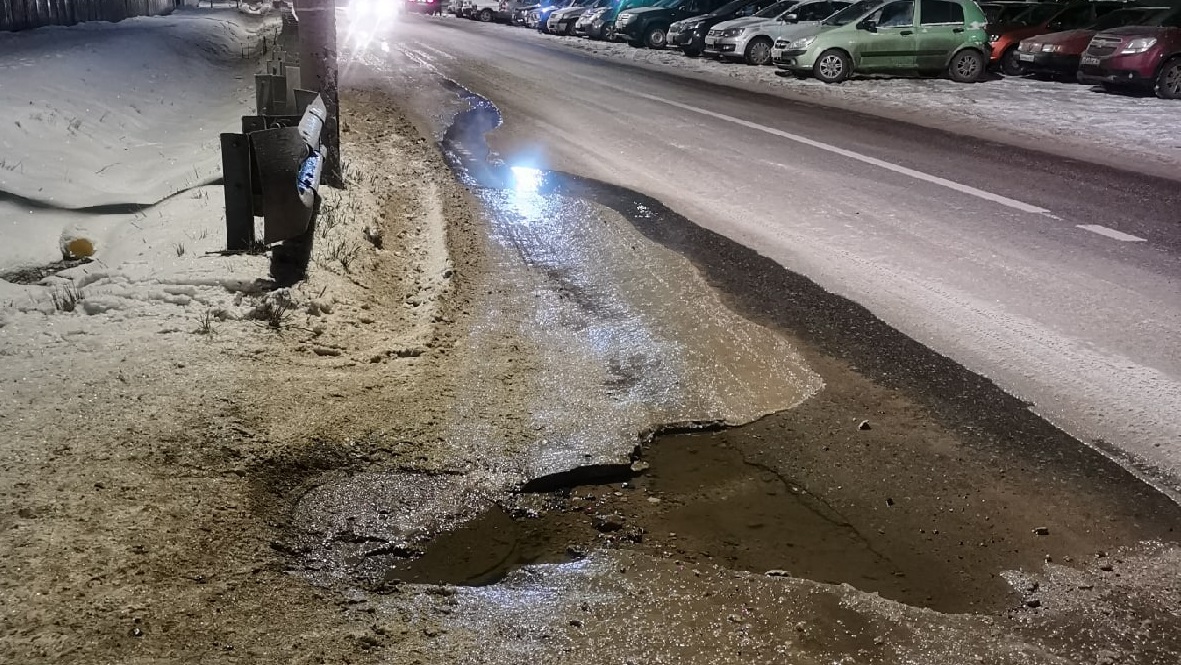 «Будьте осторожны!». В Колодне прорвало трубу