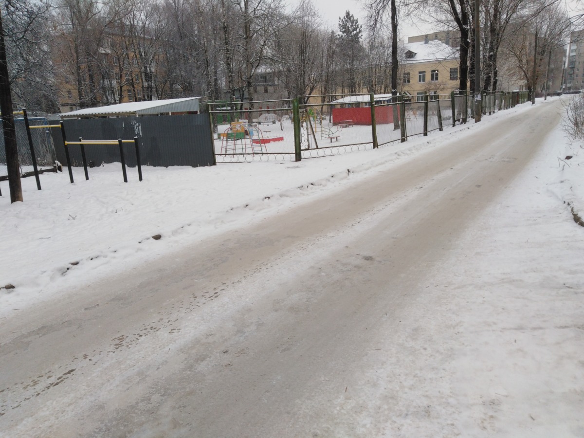 Краеугольный камень конфликта. На улице Николаева в Смоленске убрали валун, преграждавший проезд к детскому саду