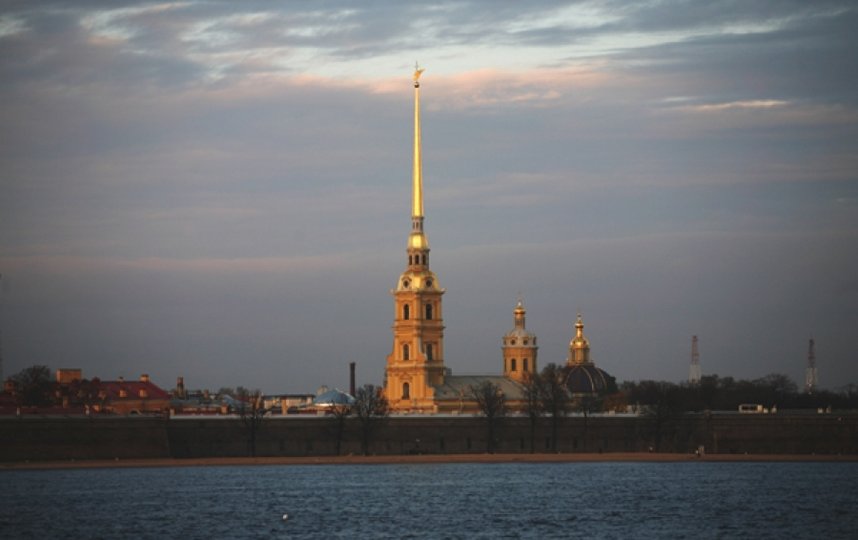 Артиллерийский салют в День города в Петербурге дадут от Петропавловской крепости