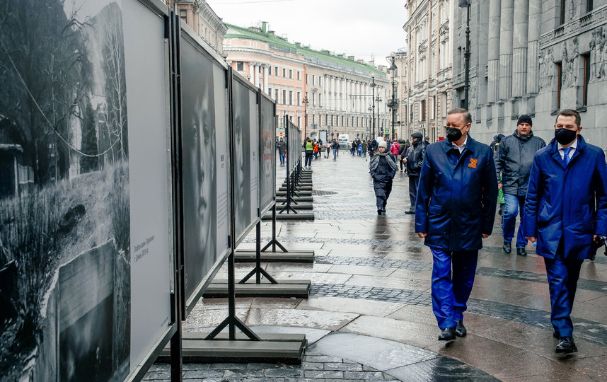 В Петербурге открылась уличная выставка фотографий детей Донбасса