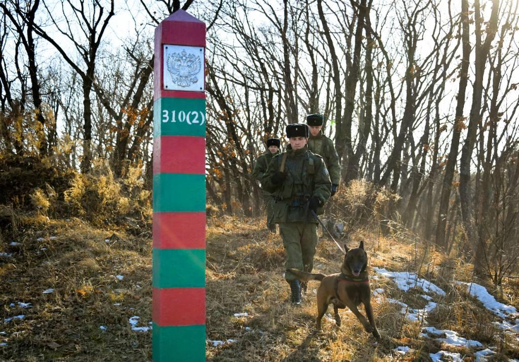 Российские пограничники поймали более шести тысяч незаконных мигрантов за год