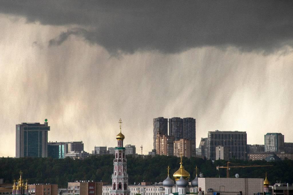 Ливни с грозой в Москве сохранятся до конца дня