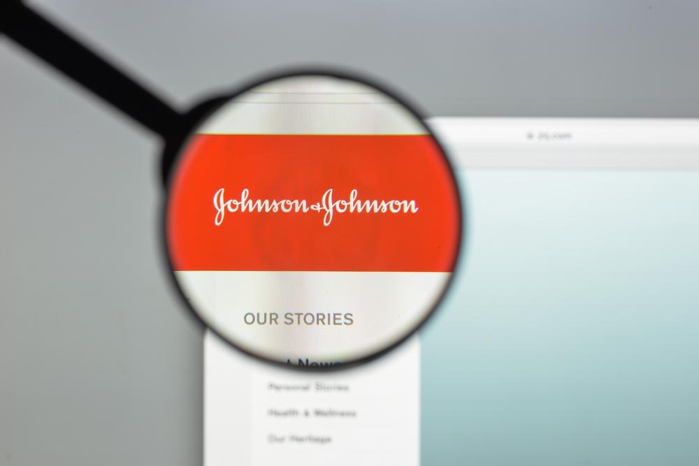 Johnson & Johnson снимет с продажи косметику, осветляющую кожу