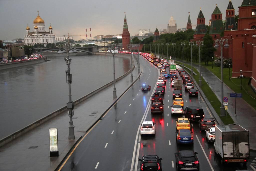 Москвичей предупредили о затруднении движения в городе в день Парада Победы