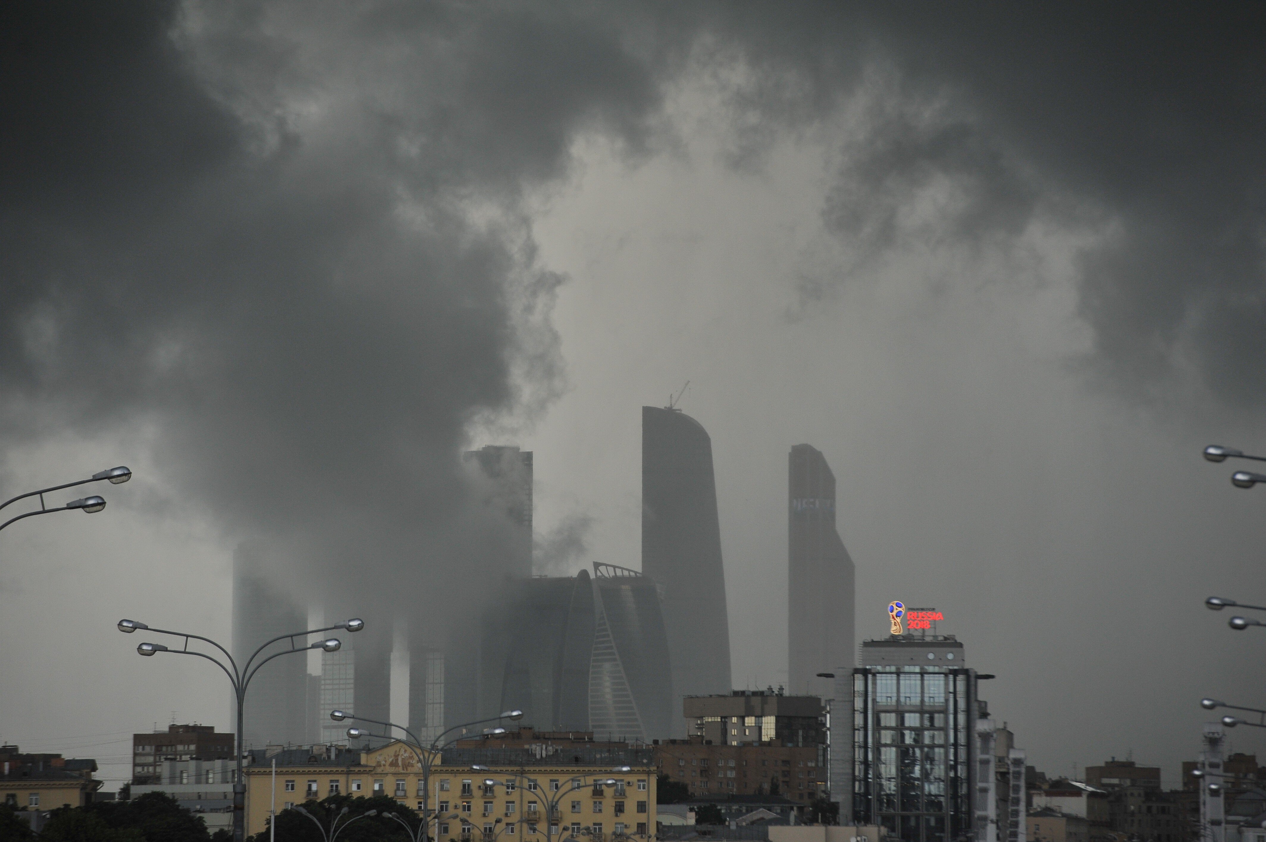 Москвичей предупредили о грозе, сильном ветре и дожде