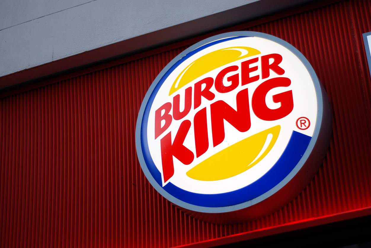 «Место женщин на кухне». Burger King попала в скандал из-за твита в честь 8 марта