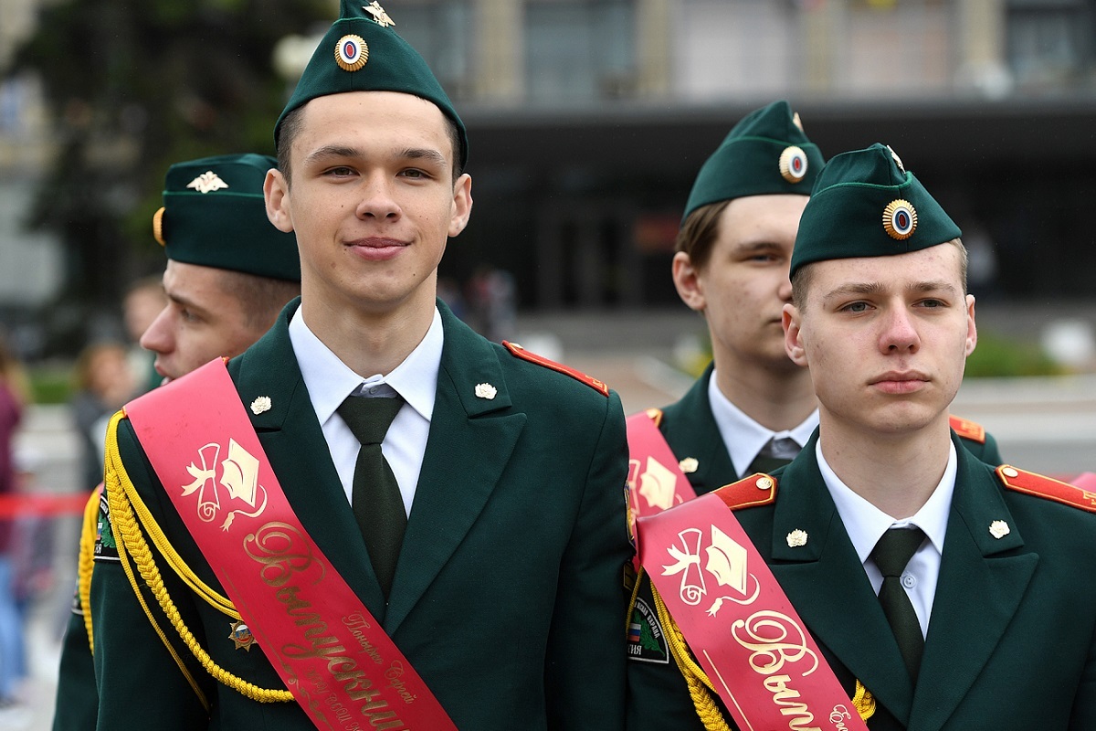 В школах Твери проходят последние звонки