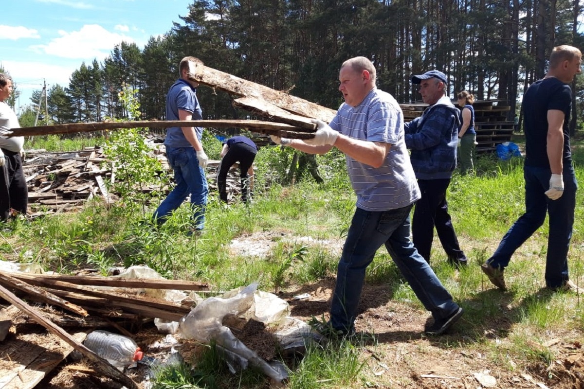 В государственном заказнике 'Троеручица' в Тверской области прошел субботник