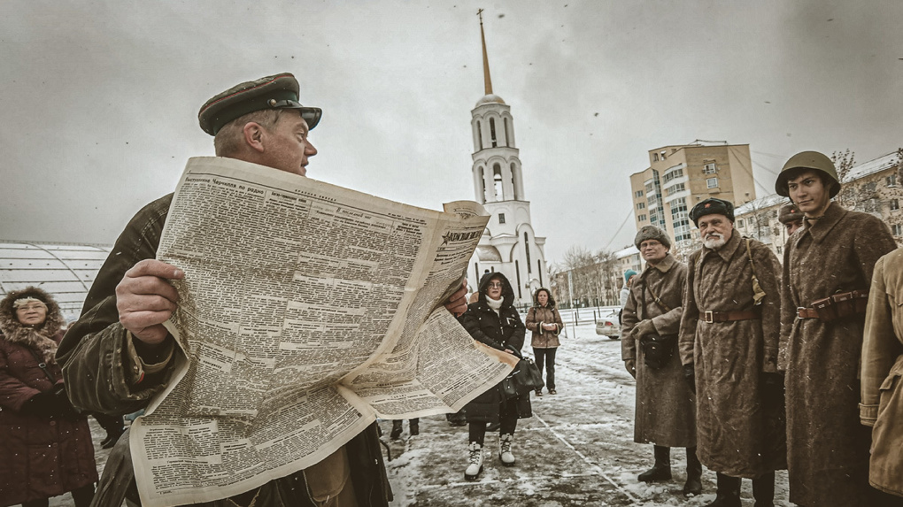 На Уралмаше военнослужащих отправили на фронт во время исторической реконструкции ВОВ. Фоторепортаж