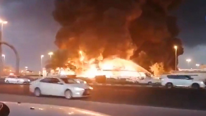 Видео: пожар уничтожает овощной базар в ОАЭ