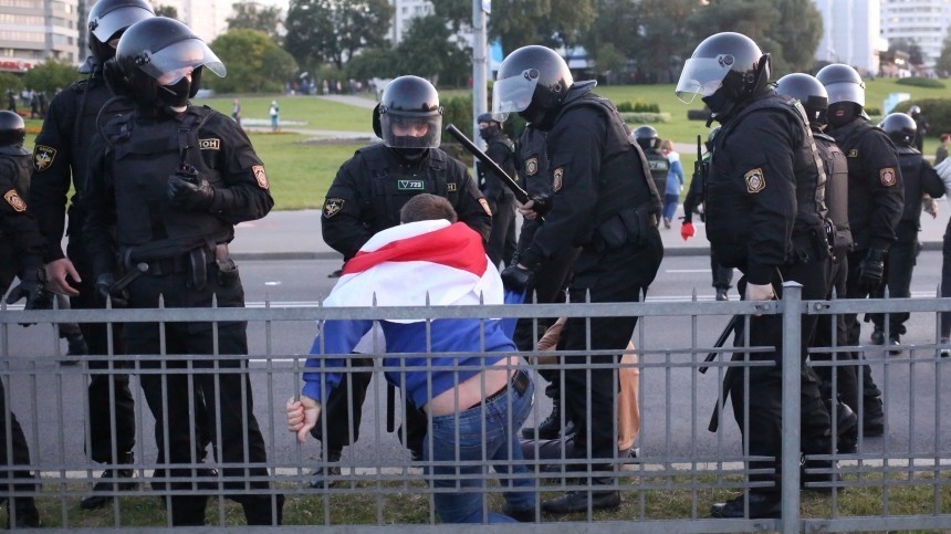 Очевидцы сообщили о стрельбе в Минске в ходе массовых протестов