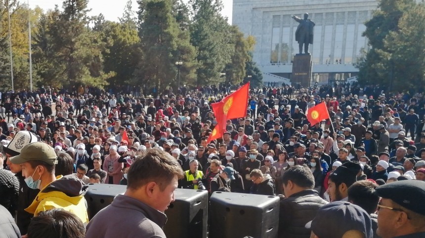 В Кремле отметили важность любых действий, стабилизирующих ситуацию в Киргизии