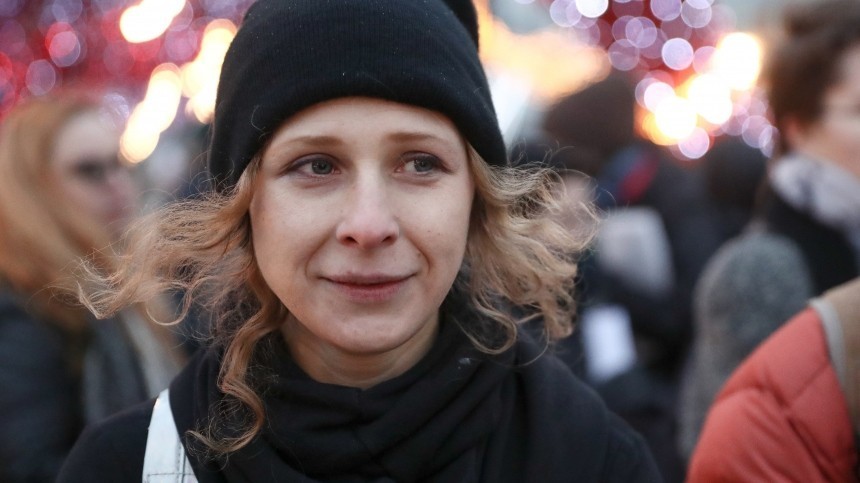 Участницы Pussy Riot на авто наехали на полицейского в Москве