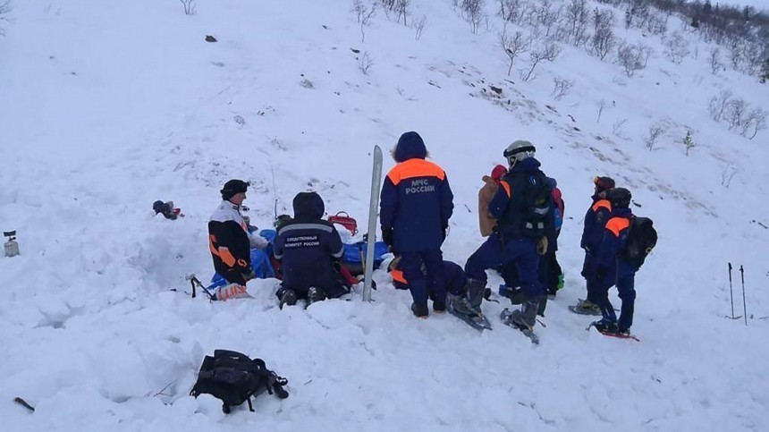 Пропавший после гибели девочки в Хибинах лыжник найден мертвым