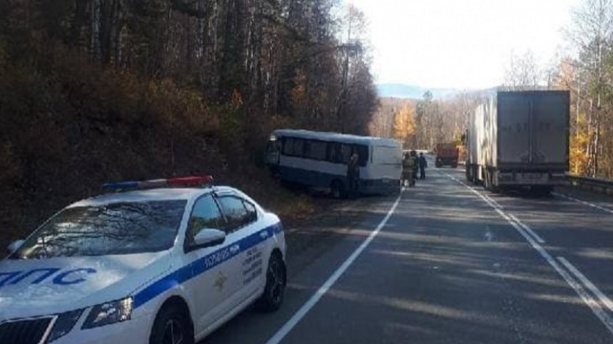 Водителя Mercedes, попавшего в смертельное ДТП под Сочи, отправили под домашний арест