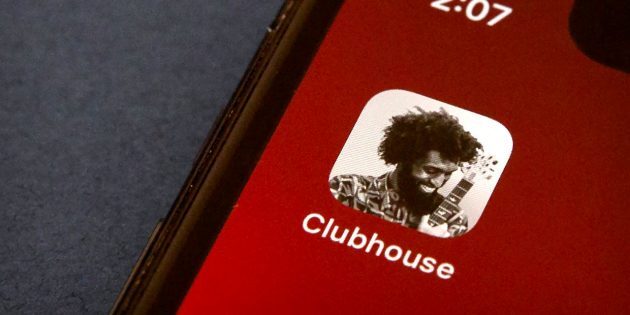 В России смартфоны с популярной соцсетью Clubhouse начали сдавать в аренду