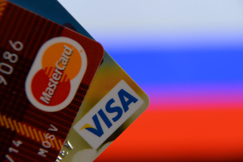 Пресс-секретарь Путина допустил отключение России от Visa и Mastercard