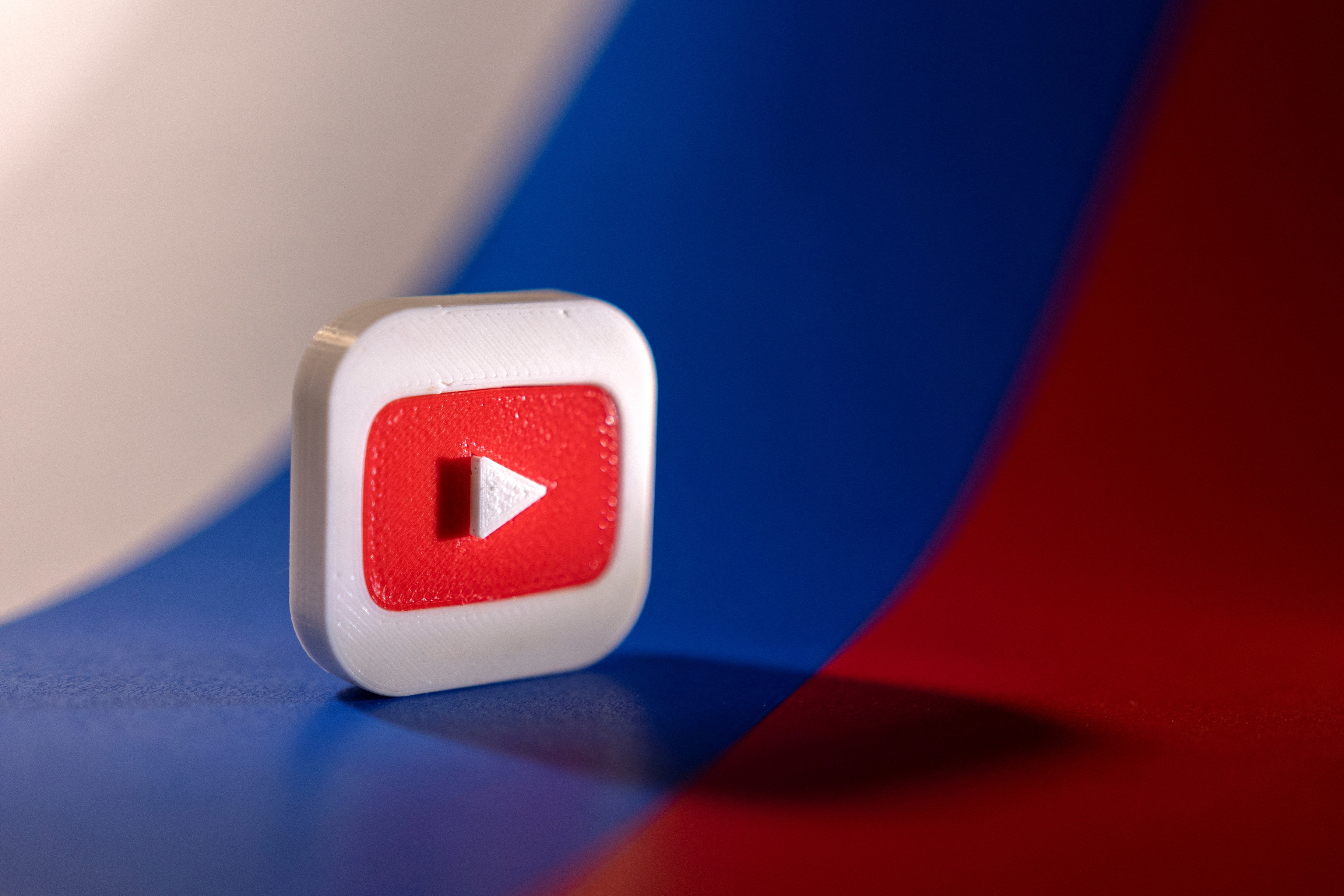 Google начал вывозить сотрудников из России из-за возможной блокировки YouTube