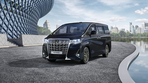 Toyota обновила Alphard в России