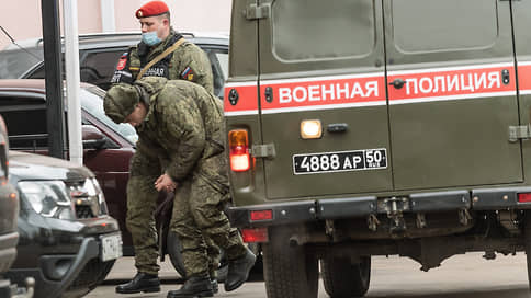 Солдат сменит нары на койку // Обвиняемого в убийстве сослуживцев срочника перевели в психиатрический стационар