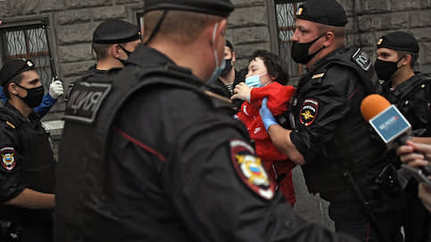 В Москве произошли задержания на акции в поддержку журналистки Прокопьевой