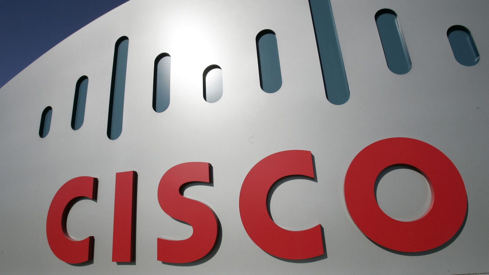 В маршрутизаторах Cisco устранены серьезные уязвимости, находящие под атаками