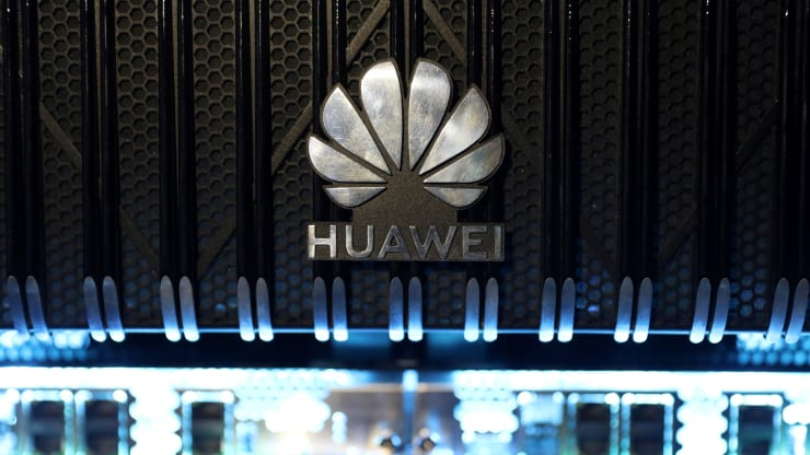 Huawei защищается от давления США запуском масштабной рекламной кампании в Великобритании