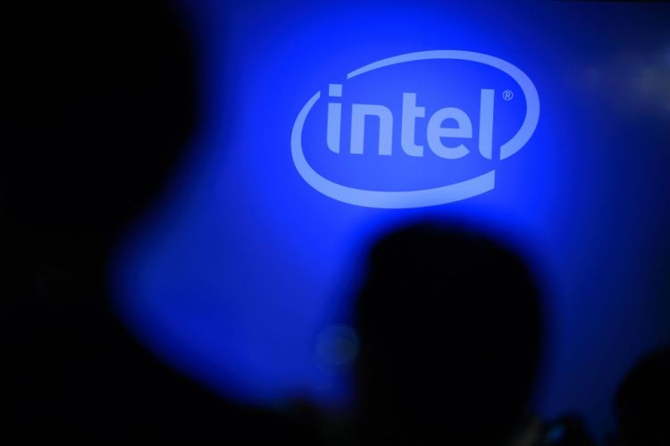 К закрытию торгов акции Intel усугубили снижение курса до 16 %