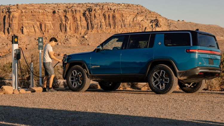 Rivian пришлось откатить цены назад для сохранения ранних заказов на электромобили