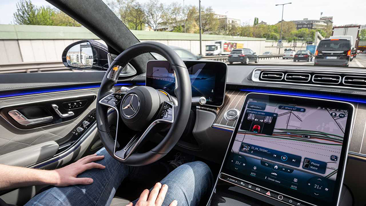 Mercedes в мае начнёт продажи автомобилей с автопилотом Drive Pilot третьего уровня