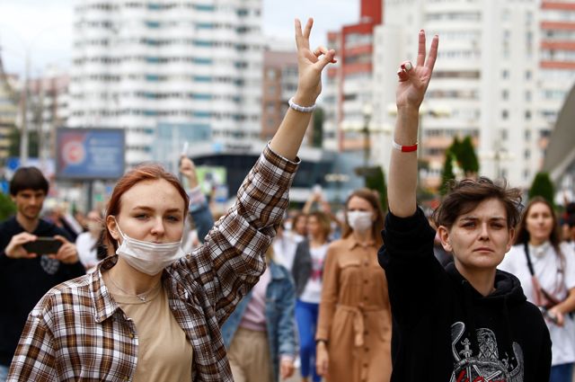 «На самолете не улетит». Чем закончится противостояние в Минске?