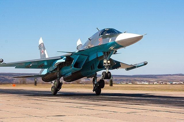 Бомбардировщики Су-34 доказали способность работать в Арктике - Известия