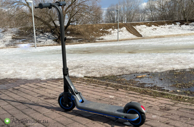 iPhone среди детских электросамокатов: Segway-Ninebot eKickScooter Zing E10