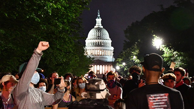 Россия наблюдает за американскими протестами: в поисках заговора и предвзятости к Трампу (Al Araby, Великобритания)