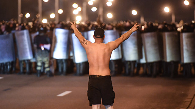 Отчаянные протесты и задержания: как прошла ночь после выборов в Белоруссии