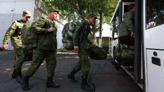 Неделя в Ростовской области: весенний призыв, судейский скандал и отставка главы Таганрога