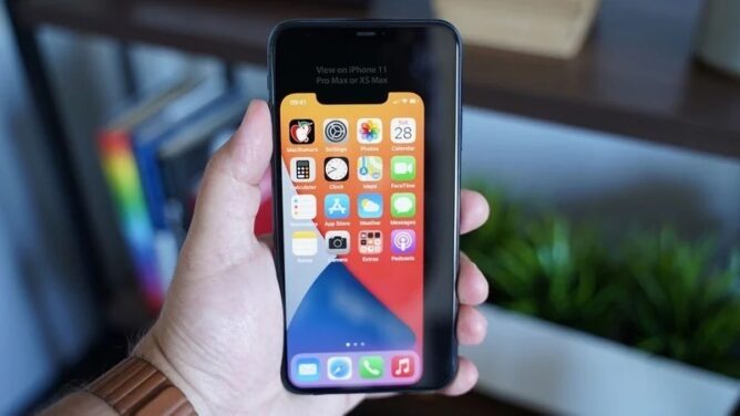 Опубликовано фото нового iPhone 12 с 5,4-дюймовым дисплеем