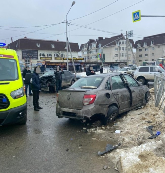 Двое автомобилистов пострадали в аварии в Ставрополе