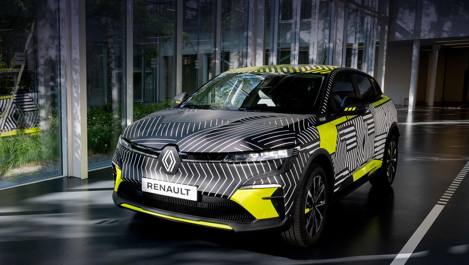 Хэтчбек Renault Megane E-Tech Electric сыграет премьеру осенью