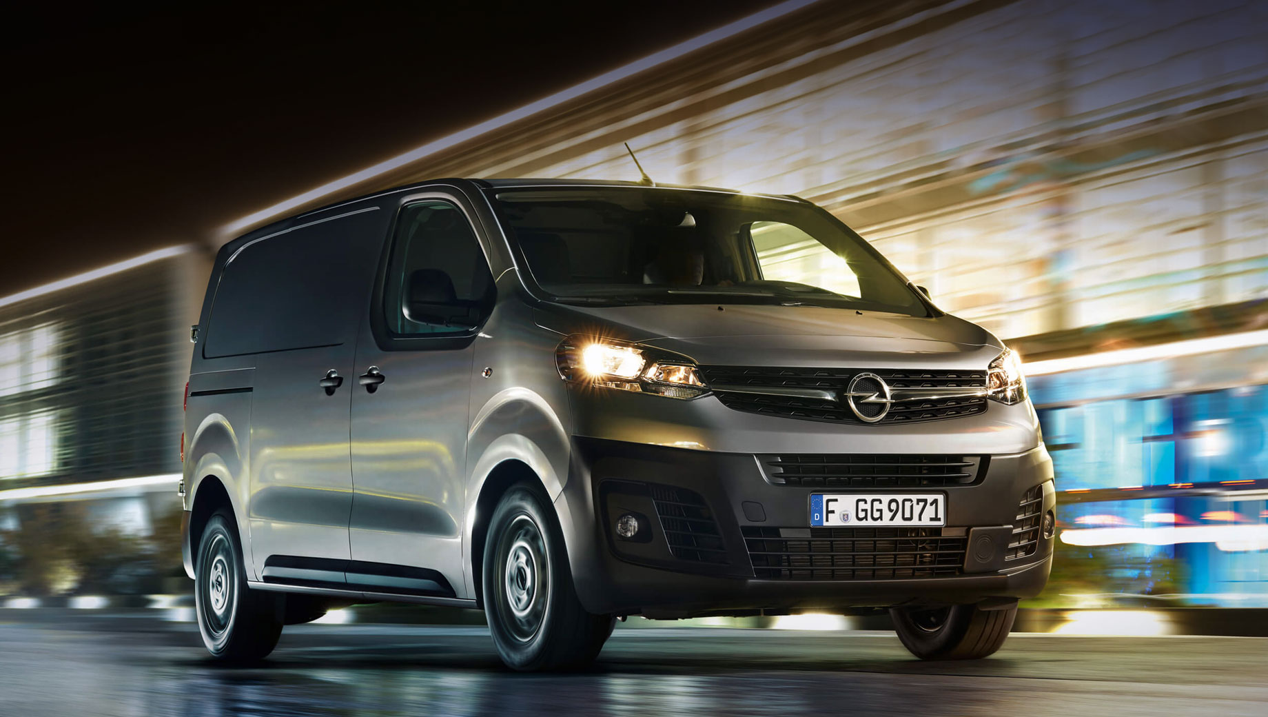 Фургон Opel Vivaro разжился «автоматом» в России