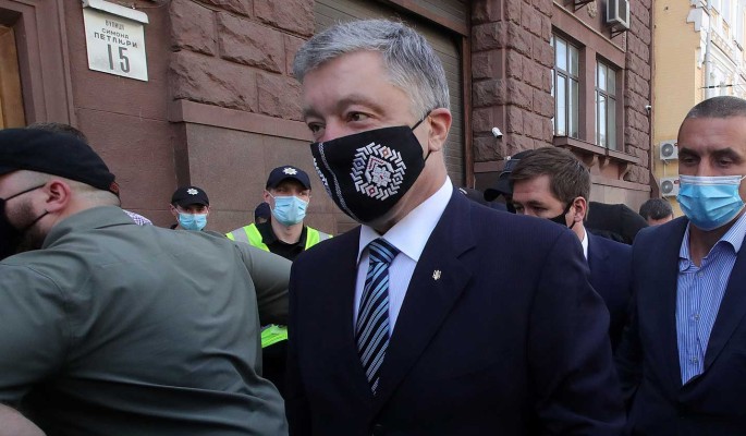 Порошенко могут арестовать из-за 'явно преступного приказа'